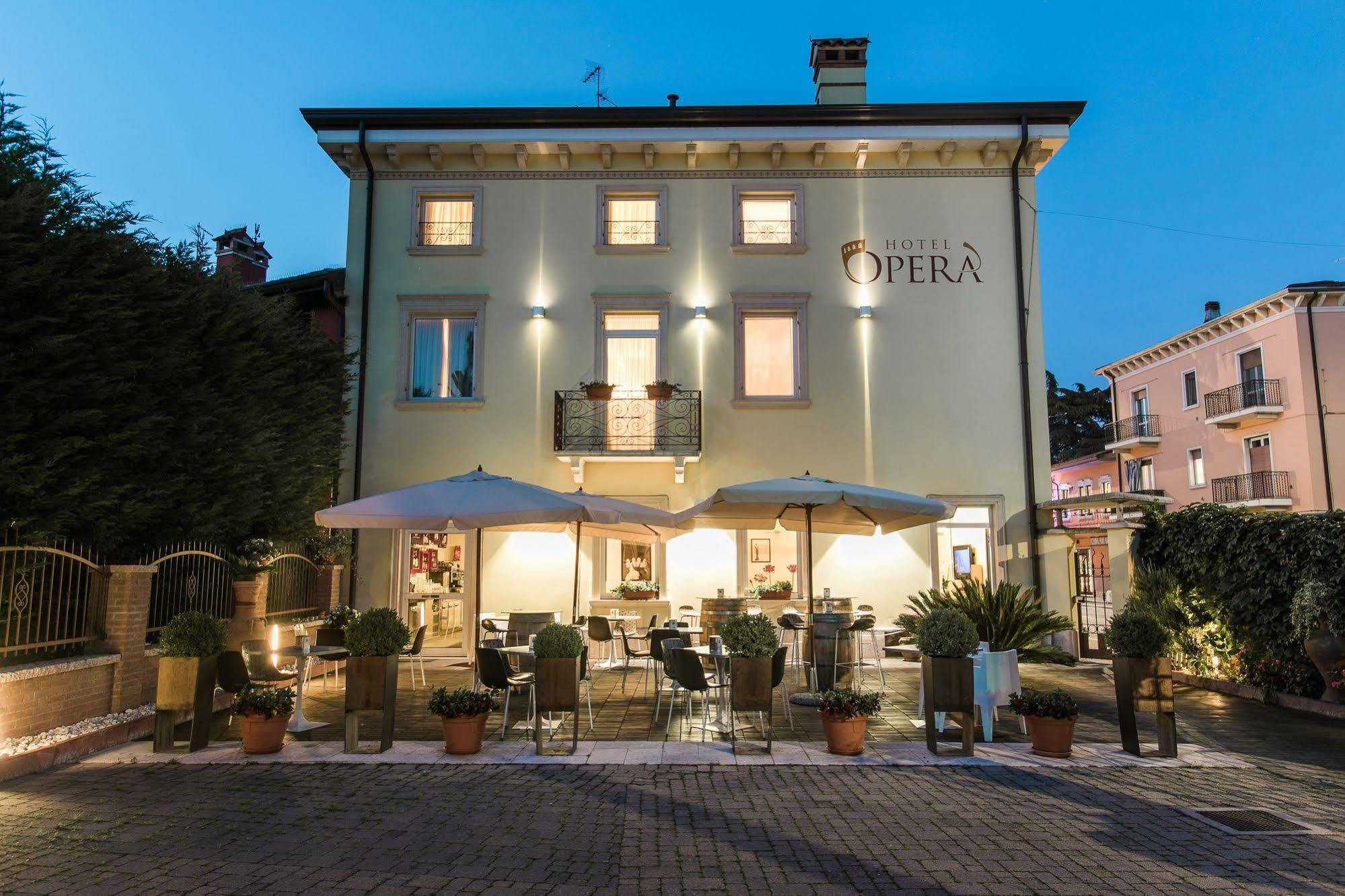 Hotel Opera Dossobuono Exterior foto